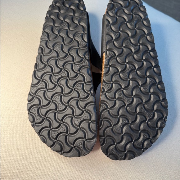 Birkenstock Gizeh Sandals in Black and Tan - Picture 7 of 9